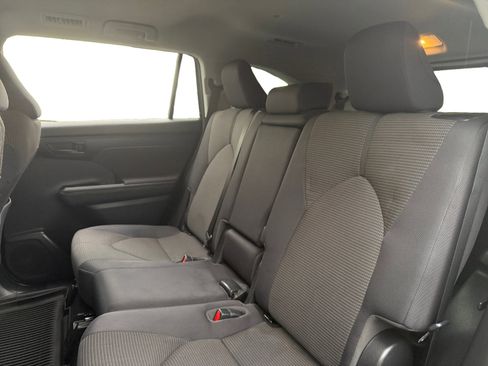 Used 2020 Toyota Highlander L image 13