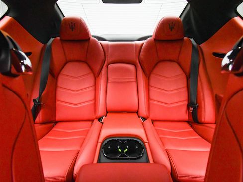 Used 2018 Maserati GranTurismo Sport image 17