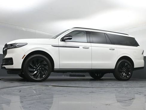 Used 2025 Lincoln Navigator L Reserve w/ Jet Appearance Package image 36