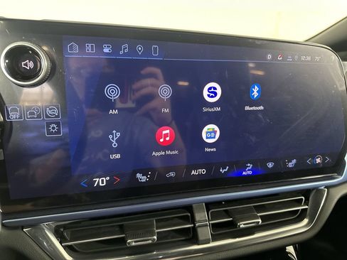 Used 2026 Chevrolet Equinox EV LT w/ LPO, Blackout Package FWD image 16