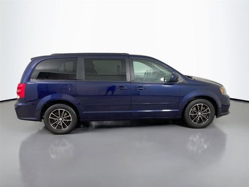 Used 2017 Dodge Grand Caravan GT FWD image 17