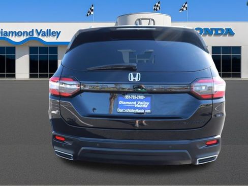 Certified 2025 Honda Pilot Black Edition image 5