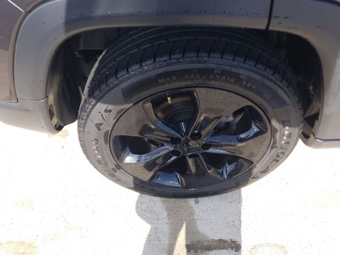 Used 2020 Jeep Compass Latitude image 23