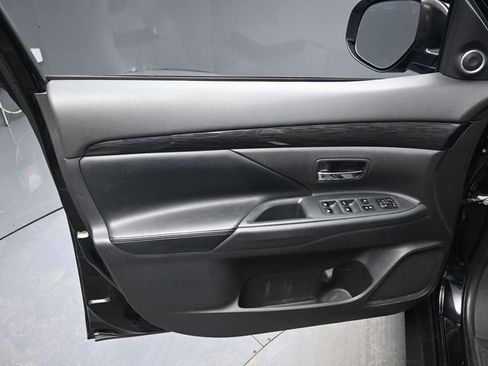 Used 2016 Mitsubishi Outlander SEL image 17