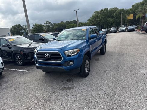 Used 2017 Toyota Tacoma SR5 w/ Tow Package RWD image 4