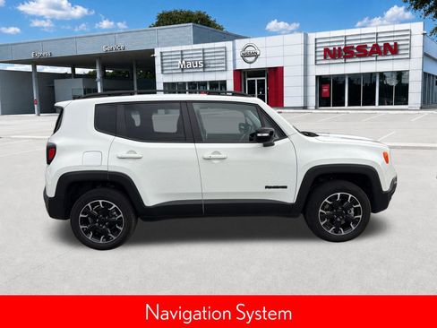 Used 2023 Jeep Renegade Latitude AWD/4WD image 3