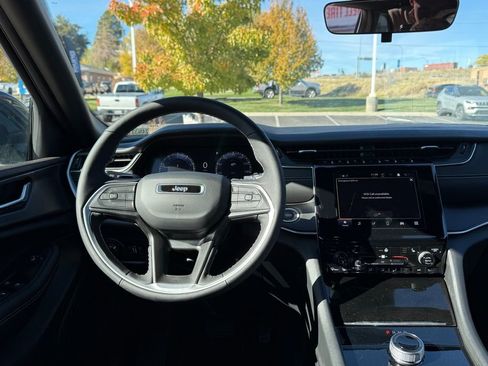New 2025 Jeep Grand Cherokee Altitude image 30