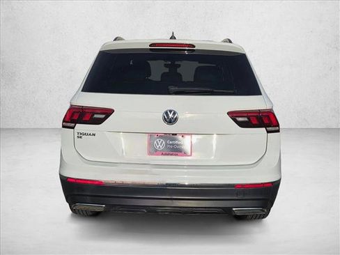 Certified 2021 Volkswagen Tiguan SE w/ Panoramic Sunroof Package image 7
