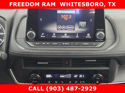 Used 2023 Nissan Rogue SV image 11