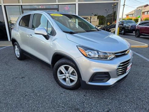 Used 2020 Chevrolet Trax LS FWD image 2