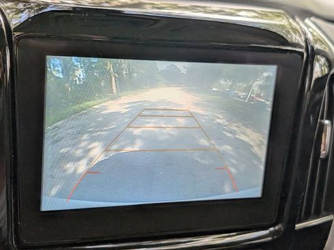 Used 2019 Chevrolet Traverse LT FWD image 17