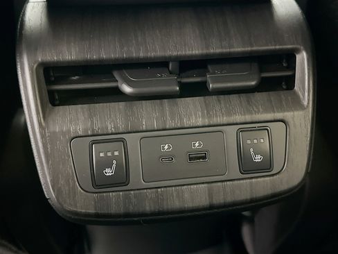 Used 2023 Nissan Ariya AWD image 27