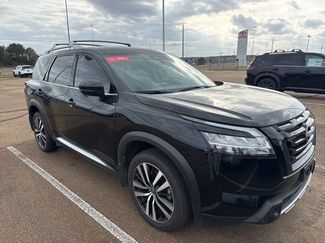 Certified 2024 Nissan Pathfinder Platinum video 2