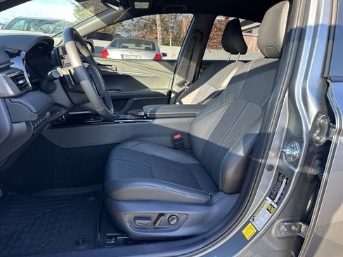 Used 2025 Toyota Camry XSE image 9