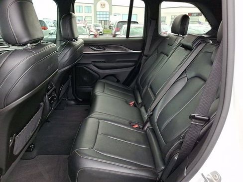 Certified 2024 Jeep Grand Cherokee Limited w/ Black Appearance Package AWD/4WD image 13