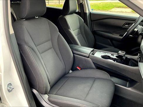 Used 2024 Nissan Rogue S image 7