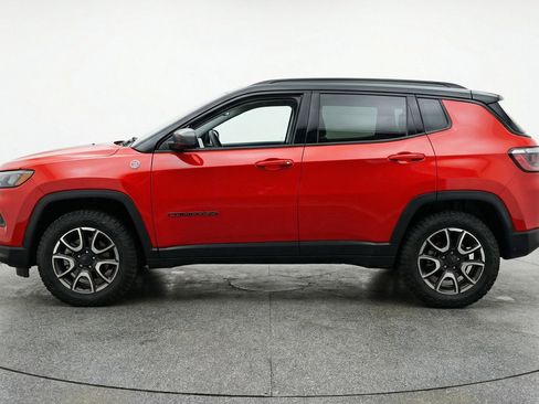 Used 2025 Jeep Compass Trailhawk image 5