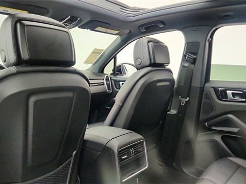 Used 2021 Porsche Cayenne Base image 30