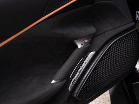 Used 2025 Ferrari Roma Spider image 30