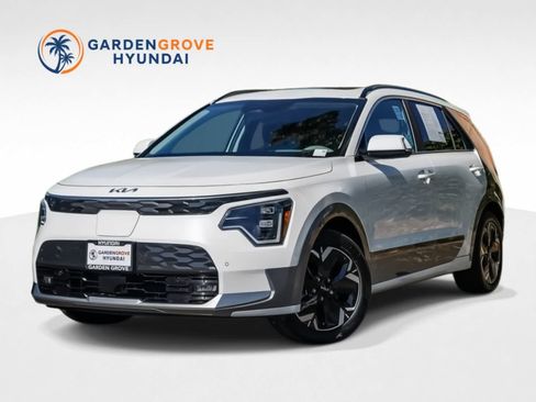 Used 2024 Kia Niro Wave w/ Wave Preserve Package FWD image 1