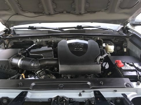 Used 2021 Toyota Tacoma SR5 AWD/4WD image 13