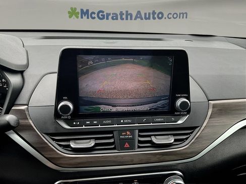 Used 2025 Nissan Altima 2.5 SV FWD image 17