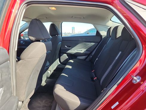 Used 2023 Hyundai Elantra SEL image 12
