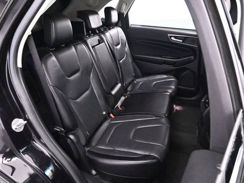 Used 2019 Ford Edge Titanium image 17