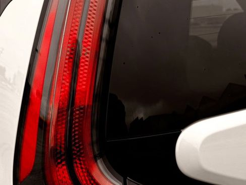 Used 2025 Kia Soul LX w/ LX Technology Package FWD image 18