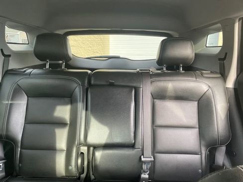 Used 2024 GMC Terrain SLT image 40