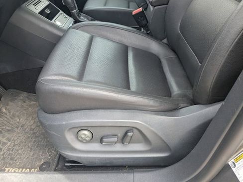 Used 2016 Volkswagen Tiguan SE image 18