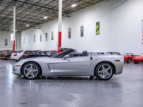 Used 2005 Chevrolet Corvette Convertible w/ Preferred Equipment Group RWD image 3