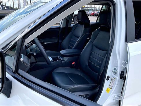 Certified 2021 Toyota RAV4 XLE Premium image 8