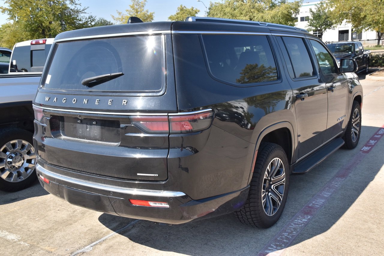 Used 2024 Jeep Wagoneer L Series II RWD image 6