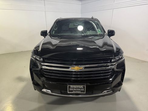 Used 2022 Chevrolet Suburban LT w/ Luxury Package image 3