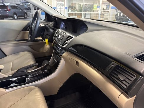 Used 2017 Honda Accord LX image 32