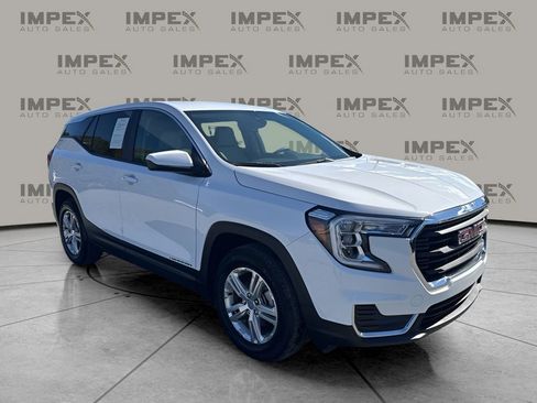 Used 2024 GMC Terrain SLE image 7