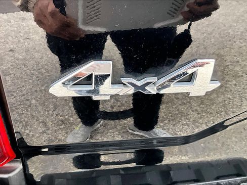 Used 2017 Toyota Tacoma SR5 image 9