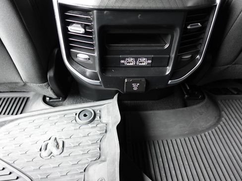 Used 2025 RAM 1500 Big Horn AWD/4WD image 40