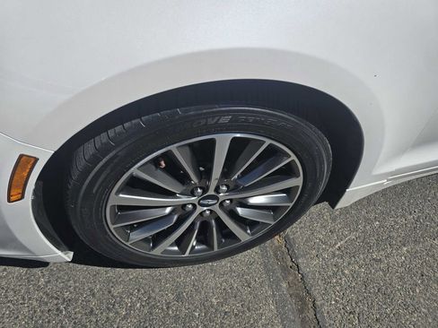 Used 2019 Lincoln MKZ Premiere image 39