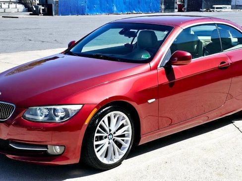 Used 2011 BMW 335i Convertible image 18