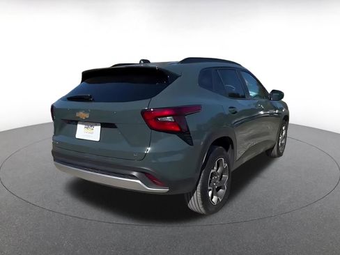 Used 2025 Chevrolet Trax LT w/ LT Convenience Package image 12