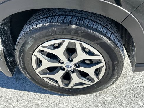 Used 2023 Subaru Forester Premium image 7