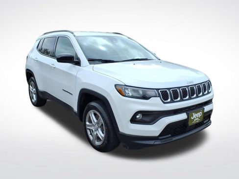 Used 2024 Jeep Compass Latitude w/ Altitude Special Edition AWD/4WD image 8