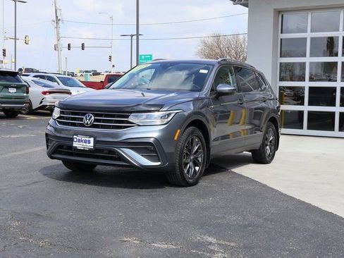 Used 2023 Volkswagen Tiguan SE image 4
