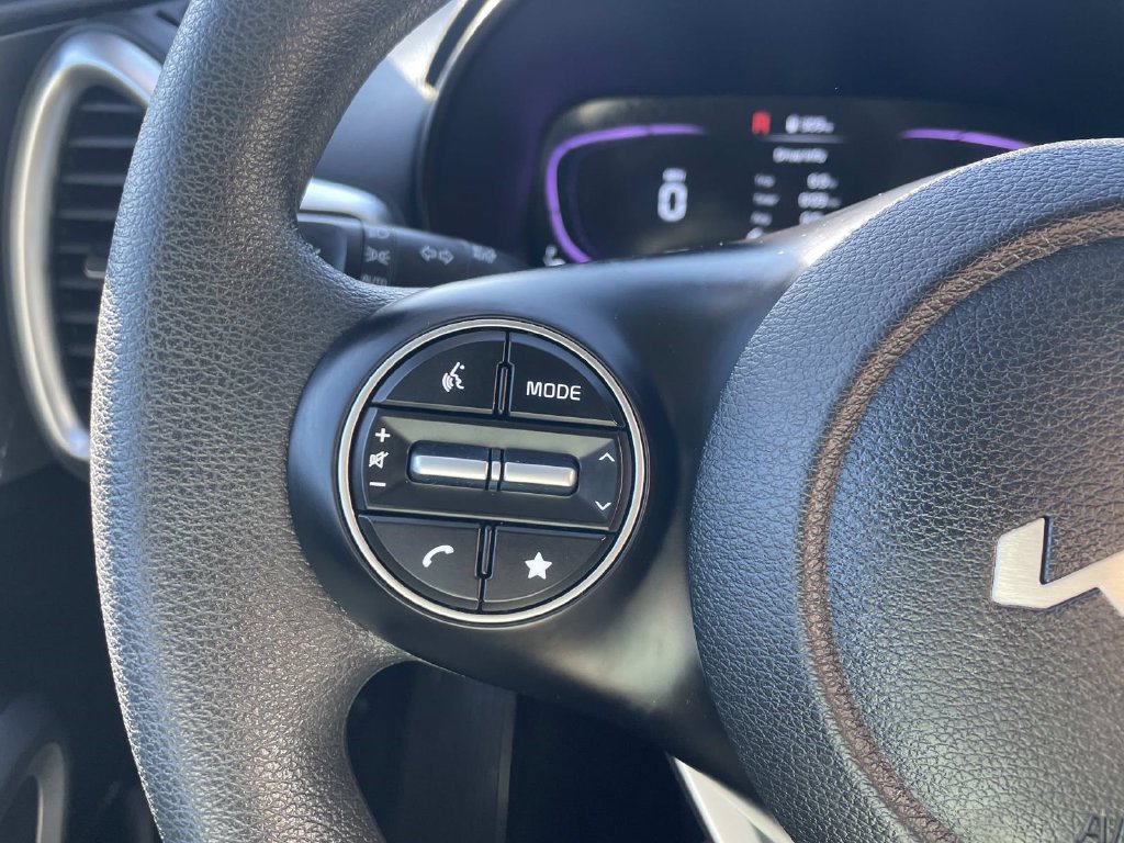 Used 2025 Kia Soul LX FWD image 28