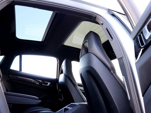 Used 2019 Porsche Panamera 4 image 36