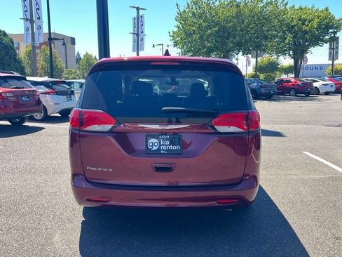 Used 2017 Chrysler Pacifica LX FWD image 6