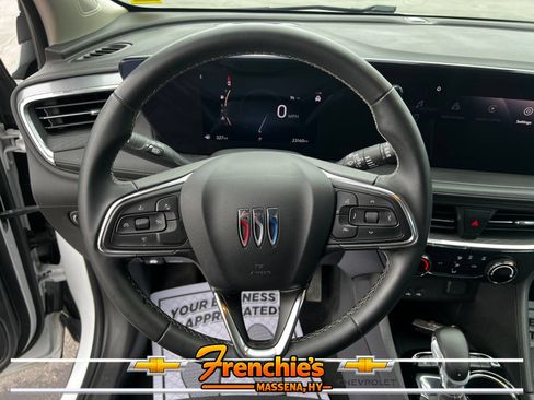 Used 2025 Buick Encore GX Preferred AWD/4WD image 12
