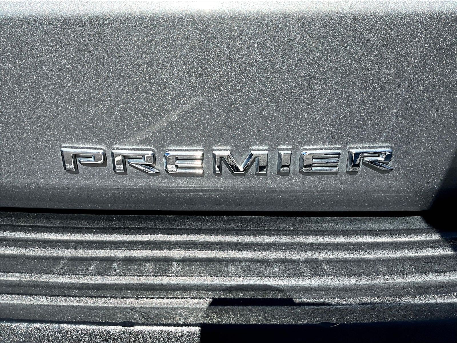 Used 2023 Chevrolet Suburban Premier AWD/4WD image 24